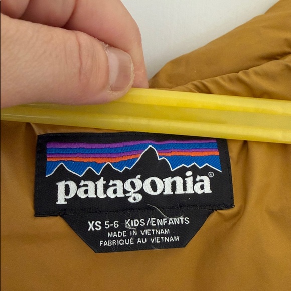 Patagonia Kids Two-Tone Gray Puffer Down Jacket (sz XS/5-6 yrs) - Picture 8 of 10